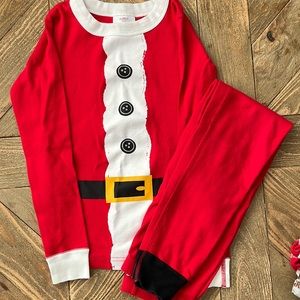 Hanna Anderson Santa long sleeve with pants pj set. Size 6-7.